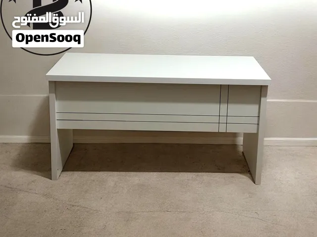 طاولة مكتب متوفر كميات