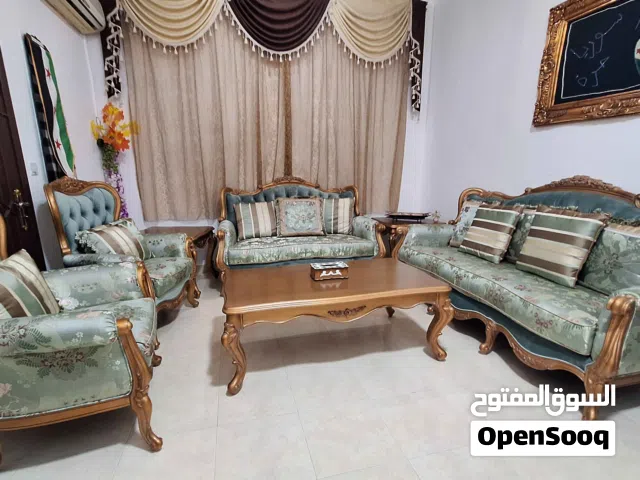 طقم كنب كلاسيكي فاخر مع الطاولات