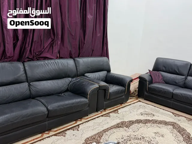 طقم كنب اسود بحاله جدا ممتازه