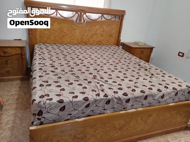 تخت مع كوميدينات
