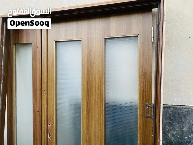 باب خشب بحالة الوكالة