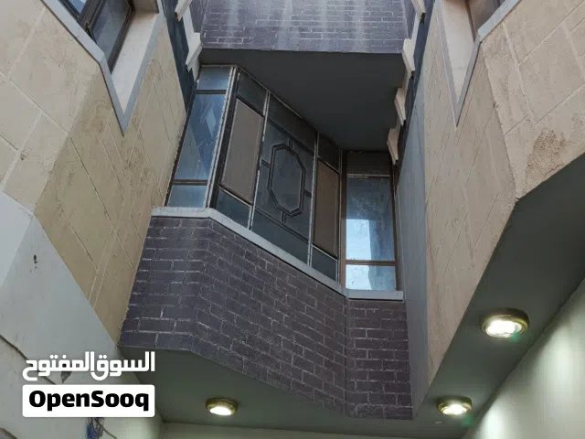 بيت طابقين  في حي الزيتون