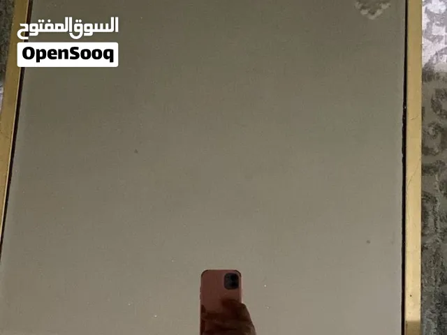 طاولة وسط زجاج شبه جديده الاستعمال 3 شهور مطلوب فيها 40 دينار وقابل لتفاوض عين الباشا
