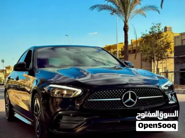 للايجار بأفضل الأسعار E300 مرسيدس لون اسود مميز للاعراس و جميع المناسبات