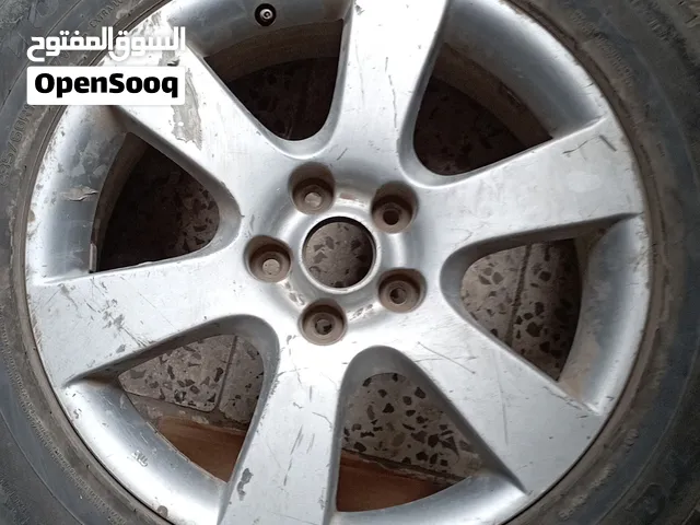 جنط/طاوة ألمنيوم (Alloy Wheel جنط ألمنيوم رياضي 5 مسامير، تصميم 5 أذرع، لون فضي، مستعمل بحالة جيدة،