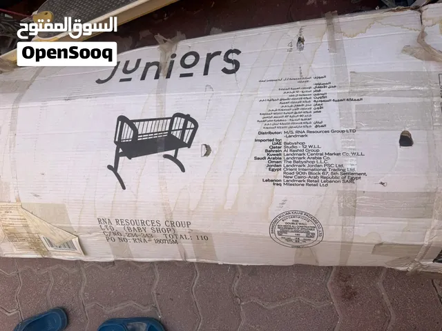 سلام عليكم عندي سرير أطفال جديد مانفك كلً الملتزمات موجوده سعر 150 درهم غير قابل برا بتلاقيه ب 300