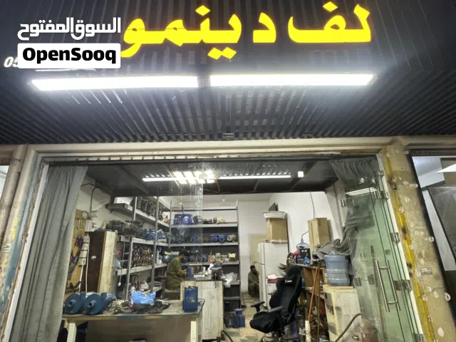 متخصص في لف وإصلاح محركات المضخات في الرياض.