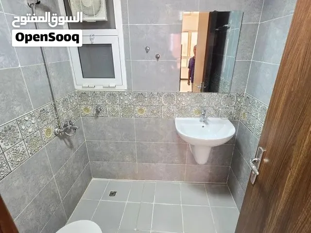 شقه للايجار ثلاث غرف وصالة وحمامين ومطبخ كبير  اليحار شامل مايه وكهرب واي فاي