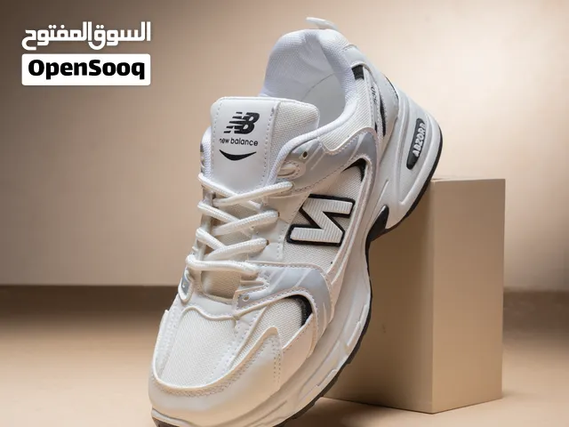 راحة وأناقة في كل خطوة سنيكر عملي بخامة فاخرة وتصميم عصري