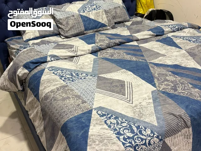 Luxury Queen Size Upholstered Bed - Dark Blue سرير كوين فاخر مخمل أزرق مع الفرشة (المرتبة)