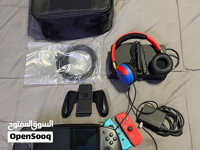 نتيندو سويتش مع جميع الملحقات والإكسسوارات..شبه جديده عدم الاستخدام