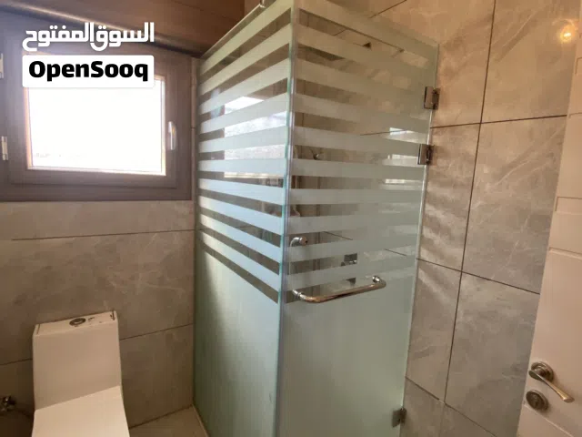 فني تركيب زجاج ومريات
