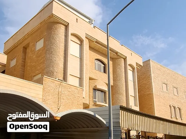للبيــــع بيت مميز في حطيــــــــن - ســـرداب و3 أدوار بطن وظهر