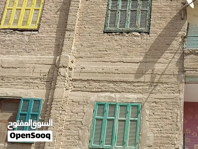 للبيع منزل 4 أدوار أمام محطة مترو سراي القبة علي الشارع الرئيسي
