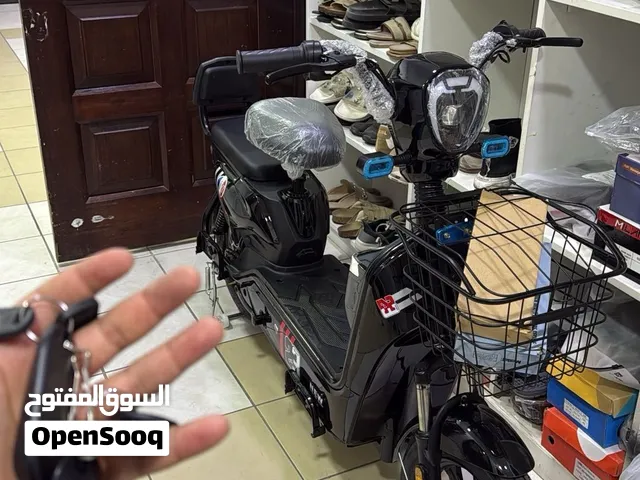 للبيع سكوتر غني عن التعريف نضيف واستعمال اسبوع تقريبا