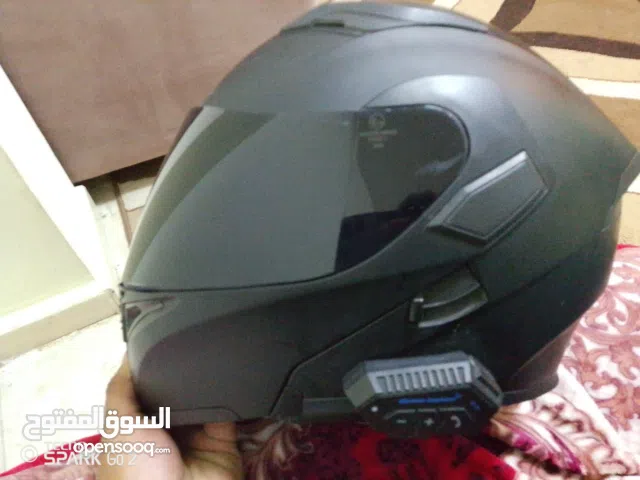 خوذة دراجة مستعملة عالية الجودة بحالة جيدة استعمل اسبوع  النوع Zor  فيها بلوتوث  فك متحرك