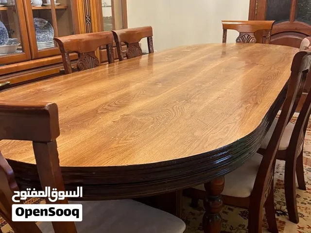طاولة سفرة خشب طبيعي فخمة مع كراسي – حالة ممتازة مع 6 كراسي