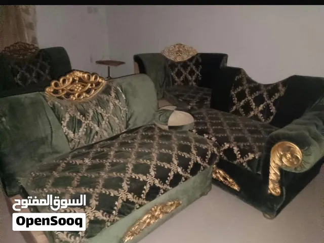 كنب مغربي نظيف 10 متر شامل الستائر والخداديات قابل للتفاوض