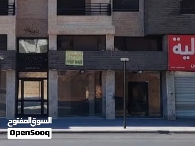 معارض للايجار مساحة 170 بابين +230 ثلاث ابواب ارتفاع 5م مشطب جاهز مخدوم واصل كهربا ومي موقع مميز