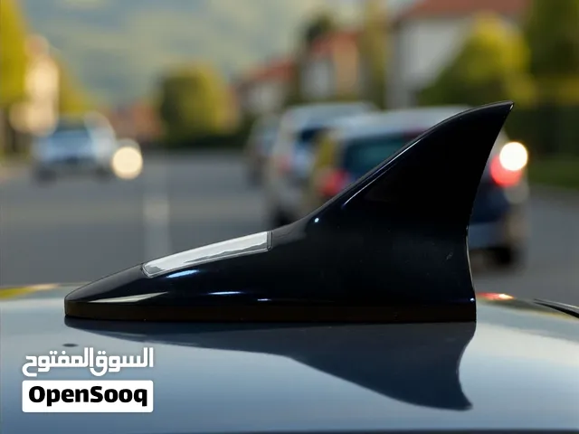 اضاءه سياره بشكل زعنفه قرش بالطاقه الشمسيه توصيل لجميع انحاء العراق
