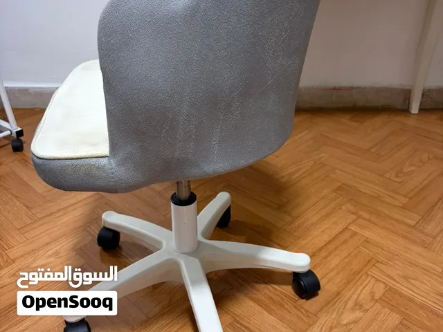 كرسي مكتب او بيرو للبنات