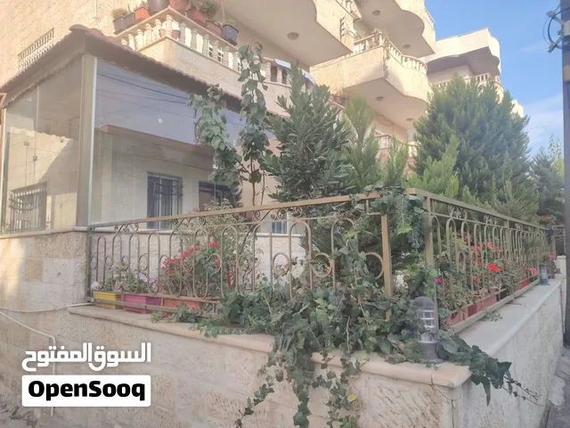 شقة ارضية بحديقه امامية وترس وحديقه خلفية