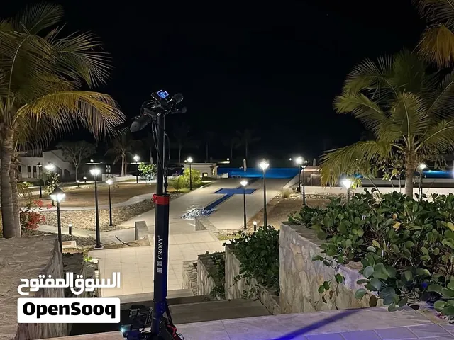للبيع سكوتر استخدام فتره بسيطه فقط مع جميع ملحقاته 65 ريال وقابل