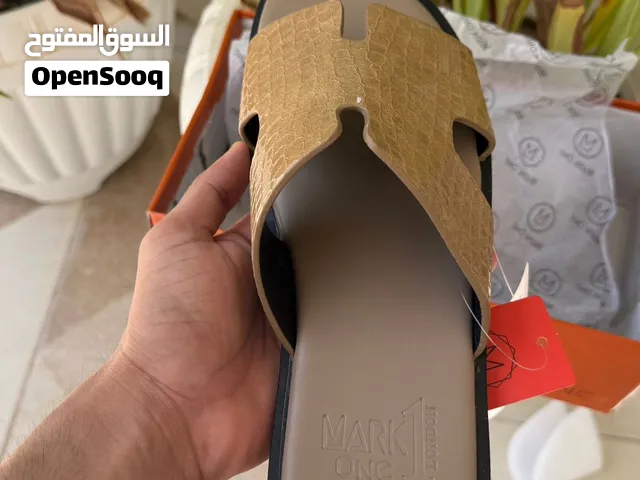 شبشب لون البني