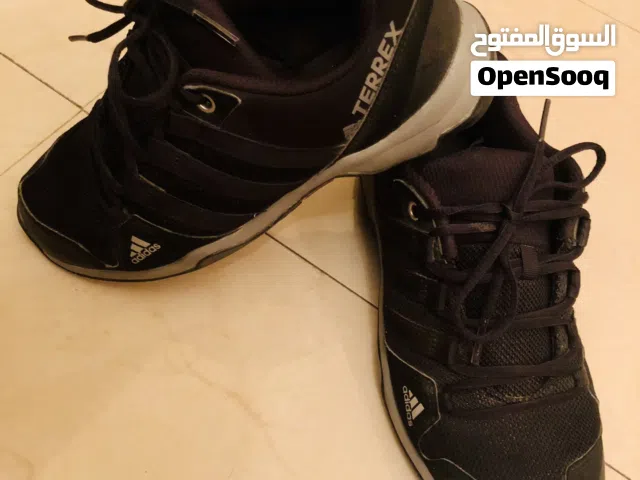احذية اطفال من ماركة اديداس و بولو