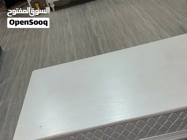 قنفات نضيفه وطاولات وسعر مناسب
