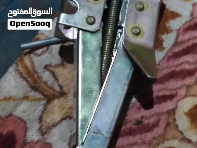 مقص سيارات لرفع السيارات الصغيره مع المفتاح وكاله مع الطابع