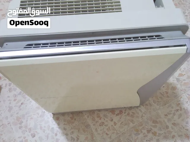 جهاز تنقيه الهواء شغال مع ريموتو يعمل على ازاله الرطوبه وازاله الفيروسات وتنقيه الجو من الدخان والمو