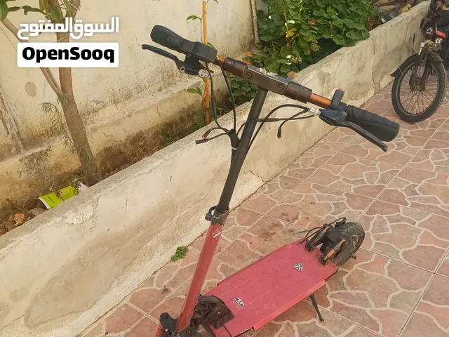 سكوتر كهربائي 48v 16 امبير مع شاحن للبيع الخليل ناقطها بطارية و عقل