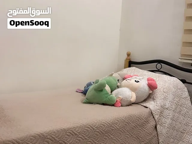 سرير شباب حديد وخشب