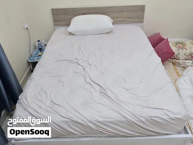 للبيع سرير مع المرتبة كنج
