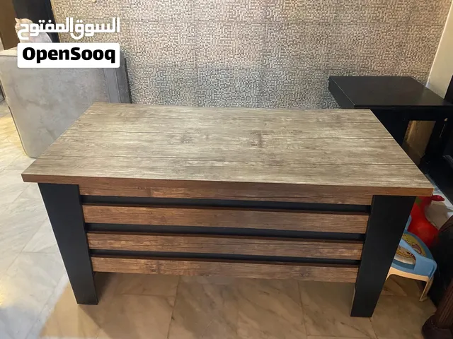 مكتب خشبي فيه 3 ادراج