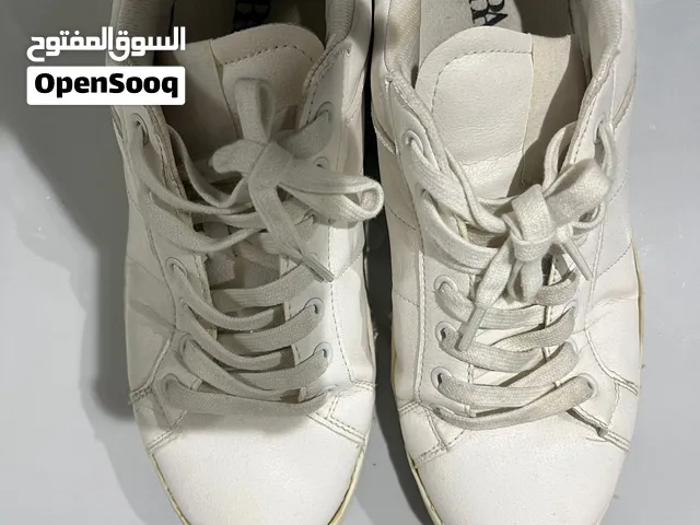 للبيع جوتي ابيض من زارا 43