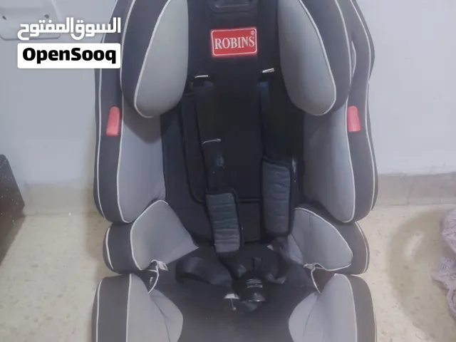 كرسي سيارة للأطفال روبنز (ROBINS) بحالة شبه جديدة للبيع بسعر مناسب