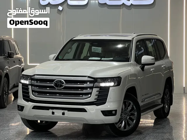 تويوتا لاندكروزر GXR-L4 الساير تنفس طبيعي دبل بنزين تماتيك لون ابيض داخلي بيج موديل 2026