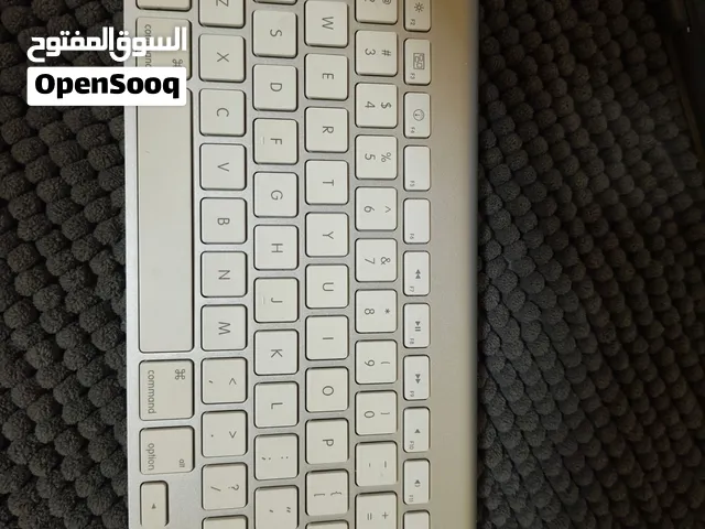 لوحة مفاتيح Apple Magic Keyboard (أو لوحة مفاتيح لاسلكية من أبل) المصممة لأجهزة الماك والآيباد