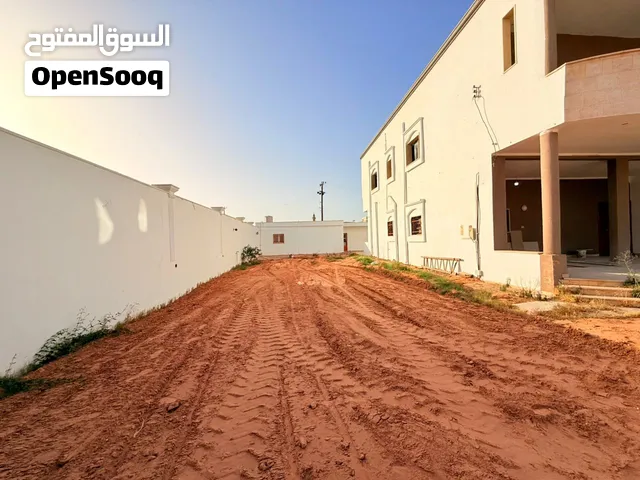 مبنى مجهز للإيجار من دورين في عين زارة يصلح لشركة أو مدرسة او مركز تدريب او معهد أو جامعة