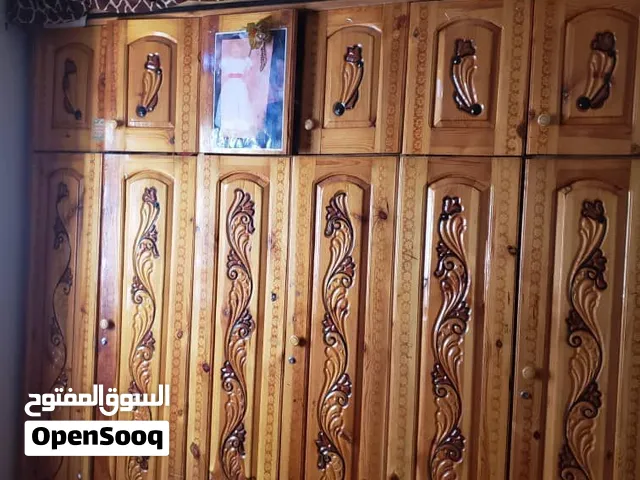 معي دولاب سويدي خشب قوي من القديم اشتي فيه 120 الف