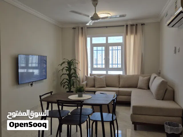 شقه فاخره في المعبيله في الحي التجاري قريبه من جميع الخدامات