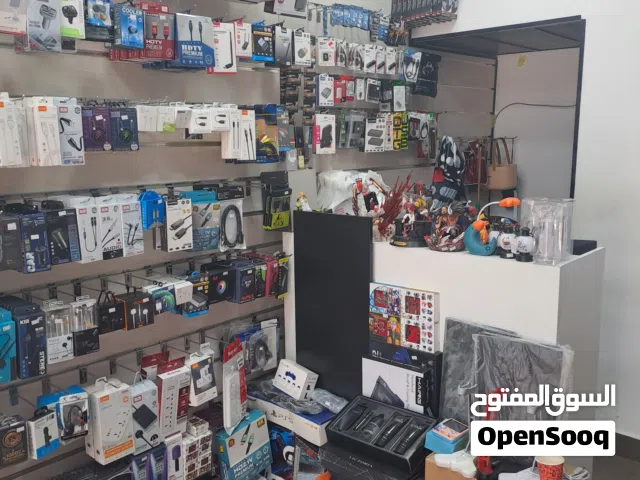 بضاعة محل للبيع بسعر اقل من الجملة البضاعة جديدة ولا يوجد اي ستوكات او توالف
