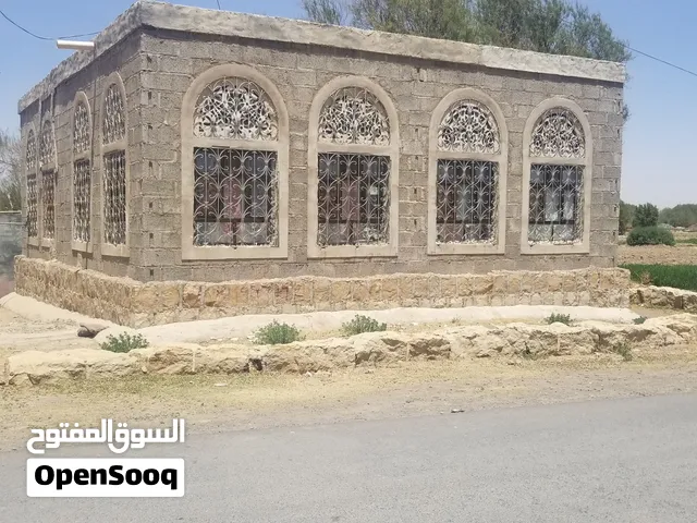فرصة استثمارية !!! لا تعوض في الرحبة: بيت+ أرض فضاء واسعة 23 لبنة على الزفلت (بسعر الزمان والمكان!)