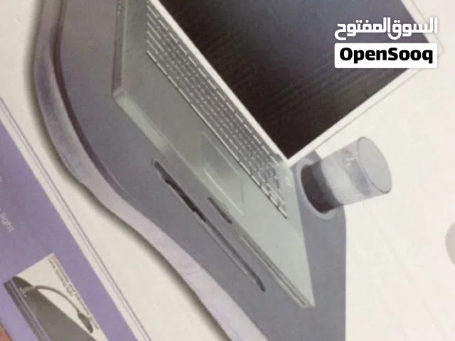 طاولة لاب توب مع اضاءة مريحة
