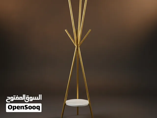 علاقة ملابس عصرية مع رف سفلي أبيض باسعار التصفية الشاملة