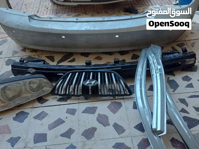 قطع هونداي xd طنبون خلفي ضو امامي يمين واقيات مطر نكل عدد ثلاث اشاره هونداي بالاضافه إلى جسر صدام خل