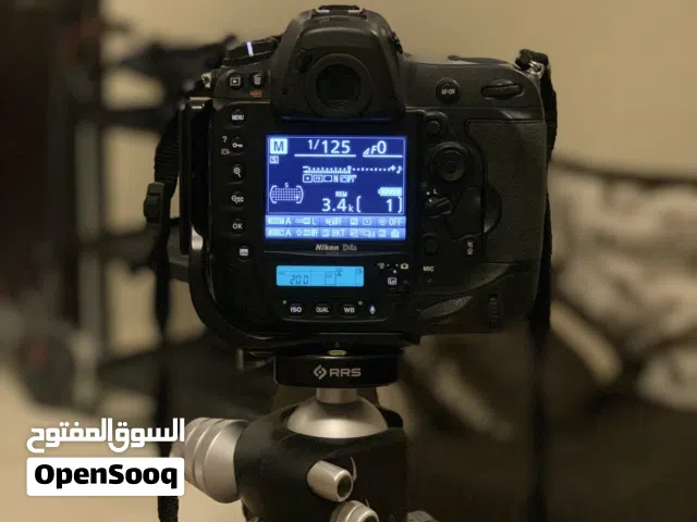 للبيع كاميرة نيكون D4s الاحترافية مع عدسات ومعدات تصوير الاستوديو