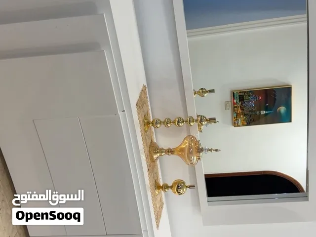 بوفي معاه مراية يعتبر جديد السعر قابل لنقاش